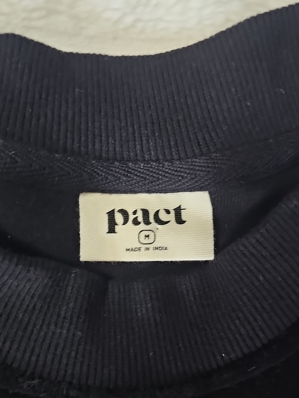 Pact Black Velvety Set - Picture 4 of 6